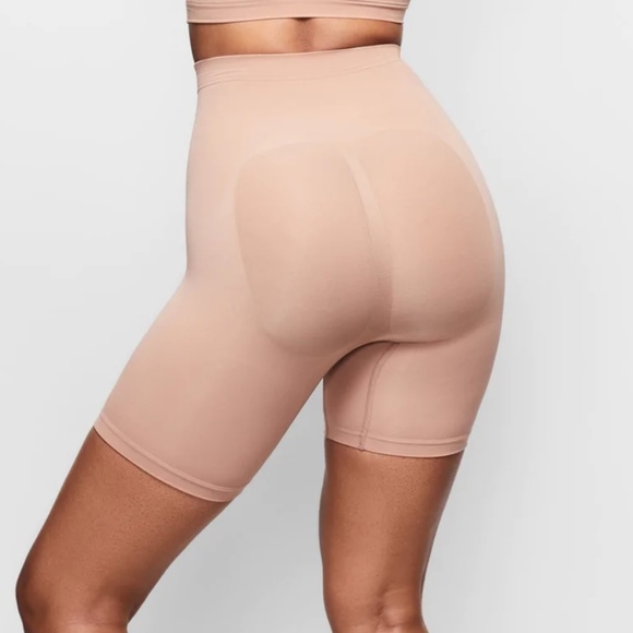 Skims Nwt short mid thigh with open gusset - Picture 4 of 8